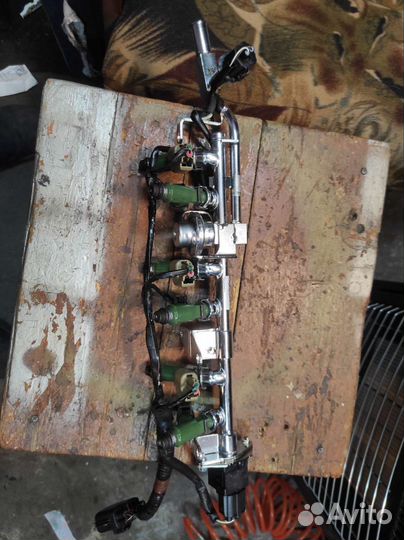 Топливная рампа с форсунками