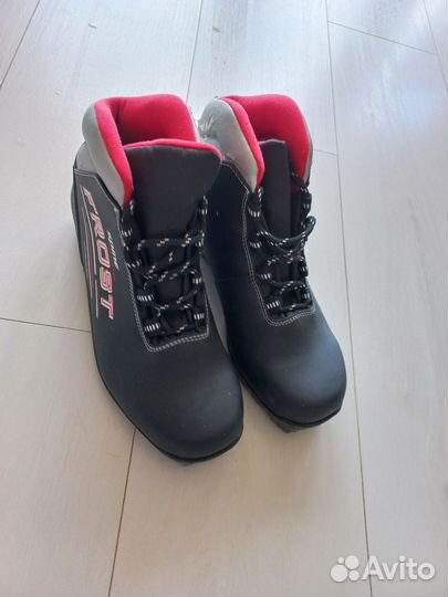 Продам лыжные ботинки
