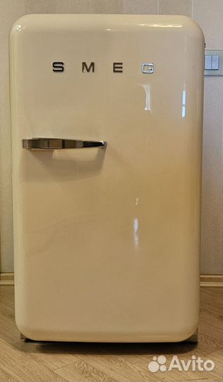 Стильный холодильник smeg