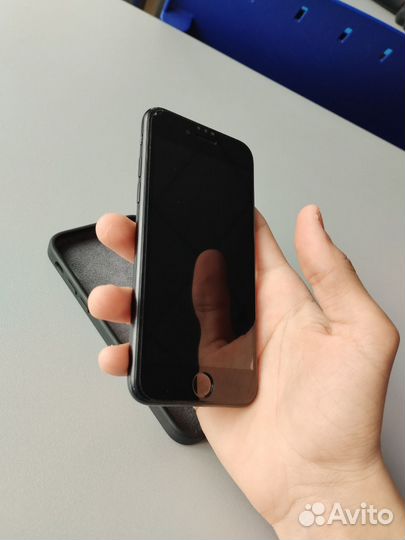 iPhone SE (2020), 64 ГБ