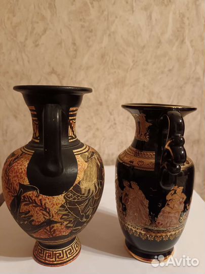 Амфора,фарфоровая,привезены оттуда.Греция