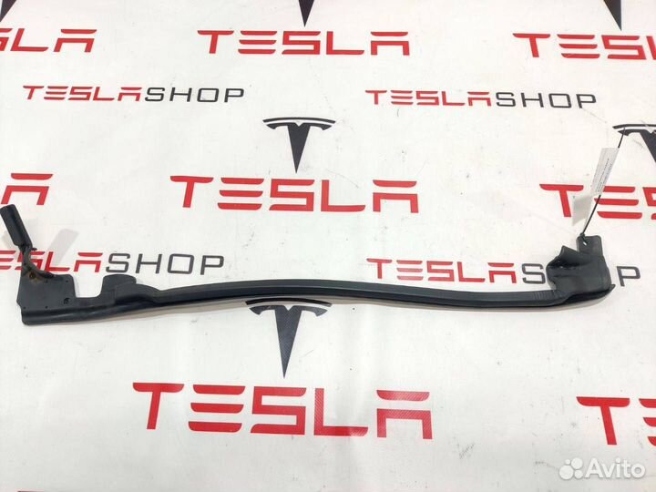 Уплотнитель задней двери Tesla Model S