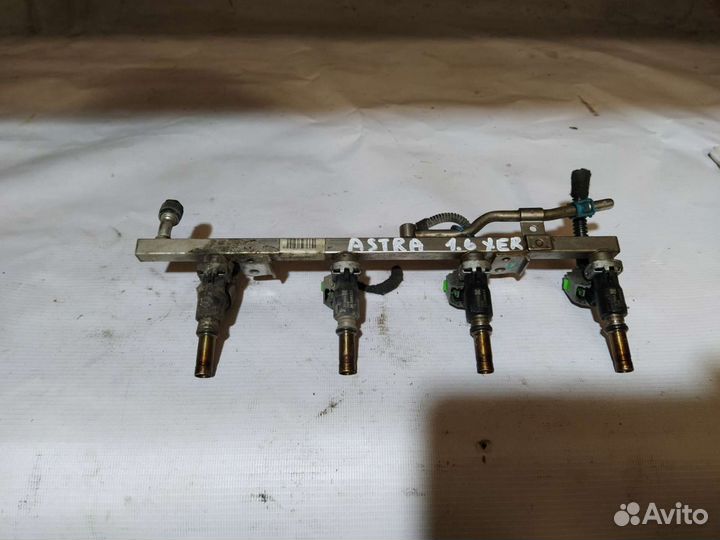 Opel Astra H Рамка топливная с форсунками