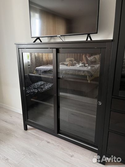 Шкаф-витрина Икеа hemnes