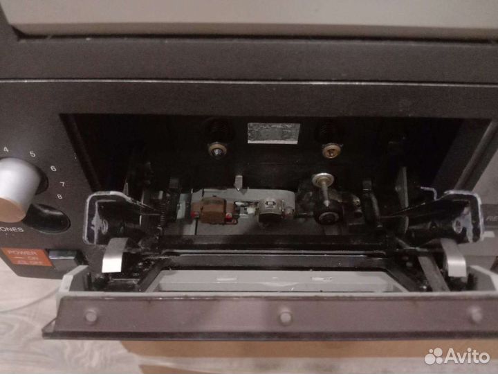 Дека кассетная Tesla SP210 и SP210T