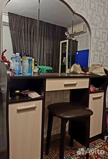 Трюмо с зеркалом