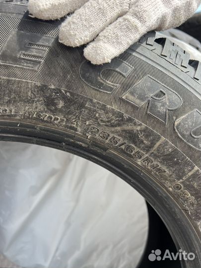 Bridgestone Ice Cruiser 7000 235/65 R17