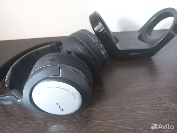 Беспроводные наушники Sony TMR-RF840R
