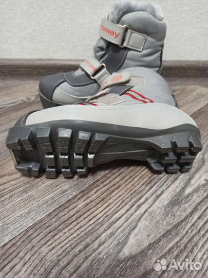 Лыжные ботинки