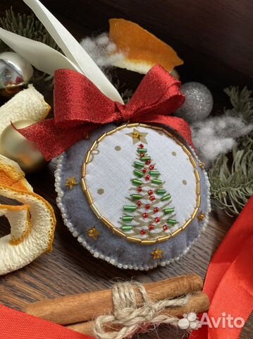 Елочные игрушки из фетра. Шарик