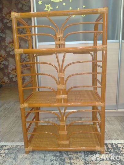 Этажерка из ротанга