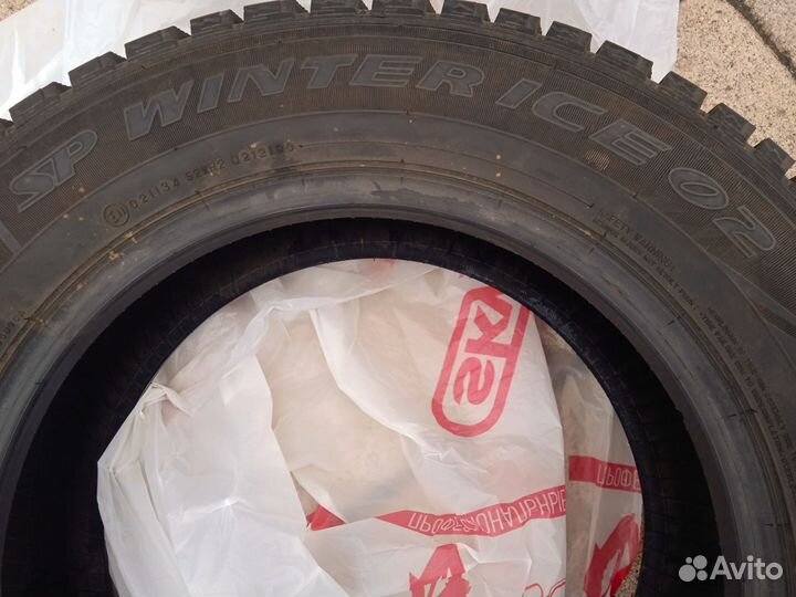 Dunlop SP Winter Ice 02 195/65 R15 95T