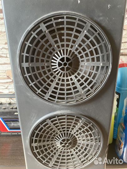 Колонки с магнитофоном в рабочем состоянии