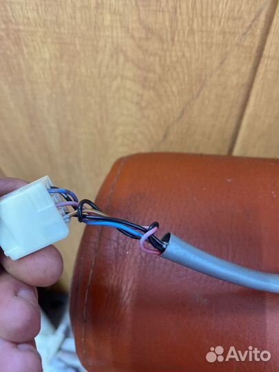 Toyota avensis verso левое боковое зеркало