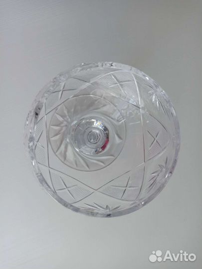 Хрустальная ваза на ножке конфетница
