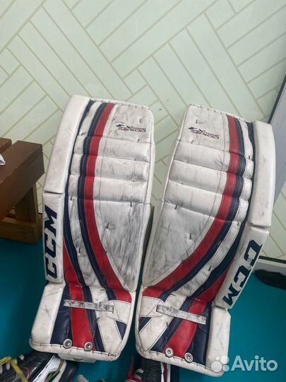 Щитки хоккейного вратаря