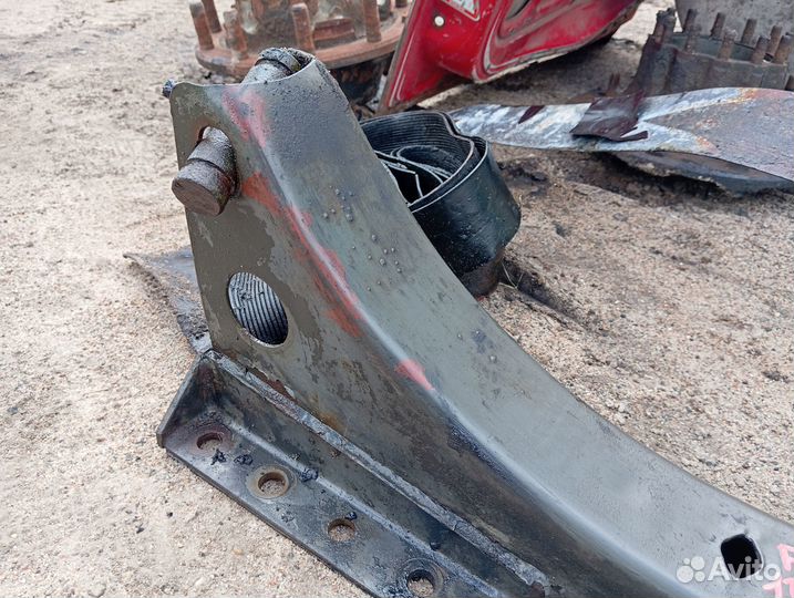 Кронштейн топливного бака Volvo FH12