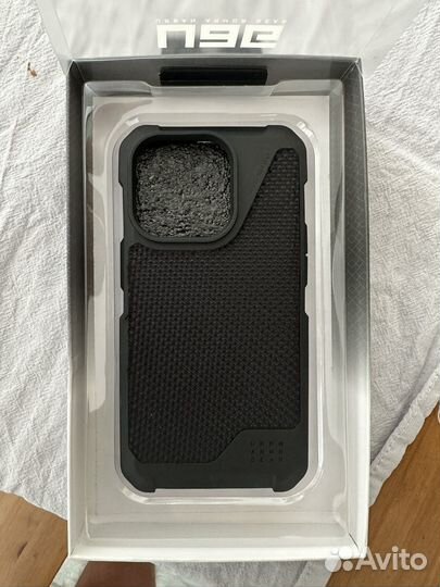 Чехол на iPhone 14 pro UAG