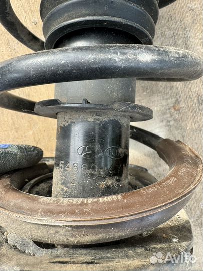 Стойка правая всборе на киа рио хендай солярис