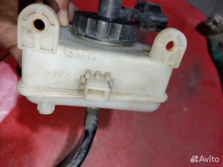 Бачок для тормозной жидкости Ford Focus 1 седан