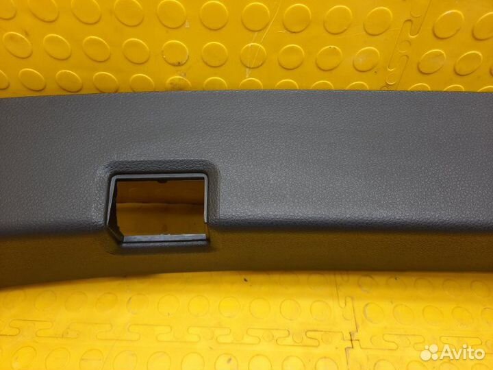 Б/У Обшивка двери багажника В хорошем состоянии