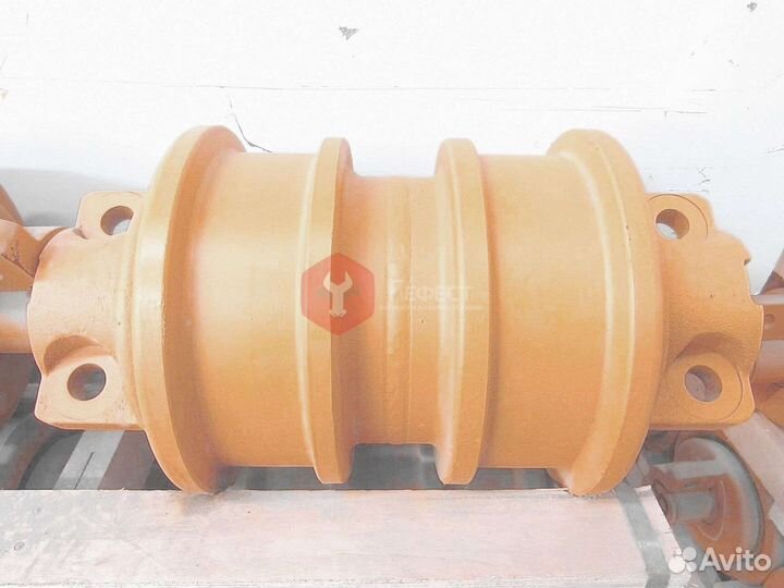 Каток опорный Hitachi AT166892