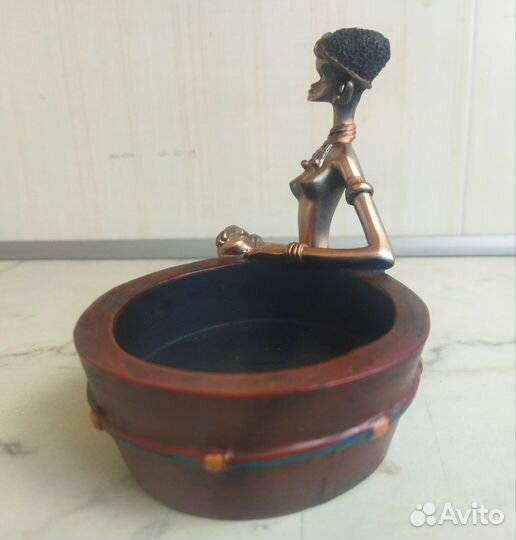 Статуэтка пепельница