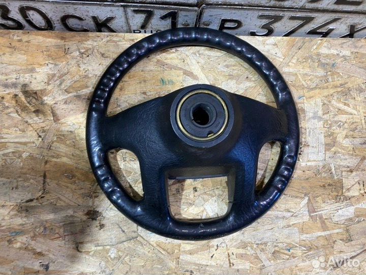 Руль Volkswagen Passat универсал 1.8 1989