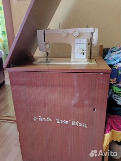 Швейная машина Чайка