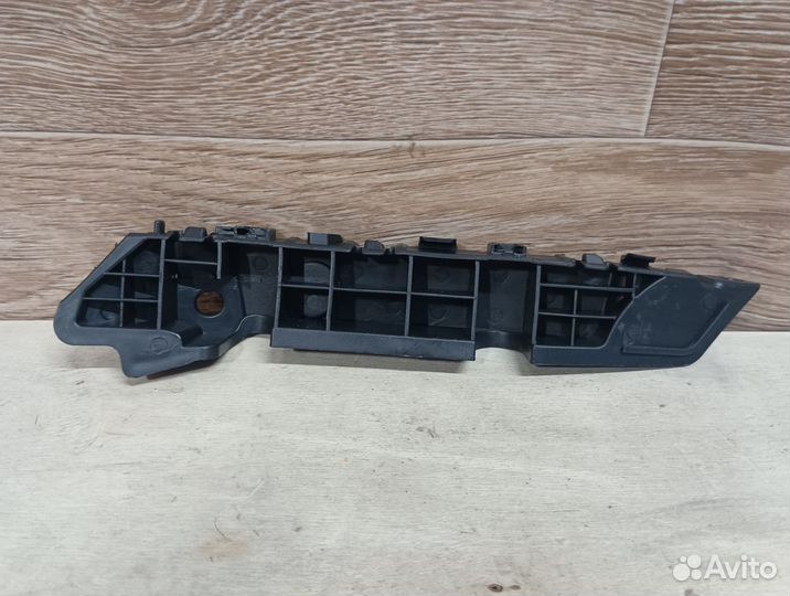 Кронштейн бампера переднего Kia Rio 4 FB