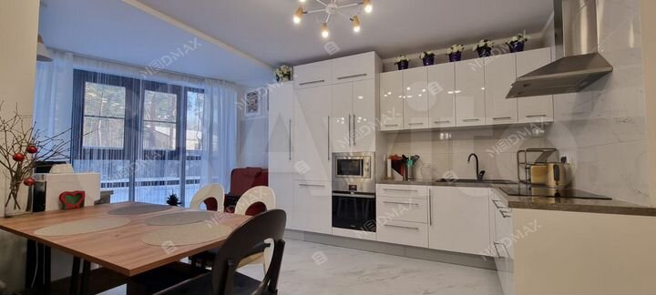 3-к. апартаменты, 90 м², 1/6 эт.