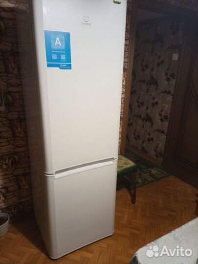 Холодильник Indesit