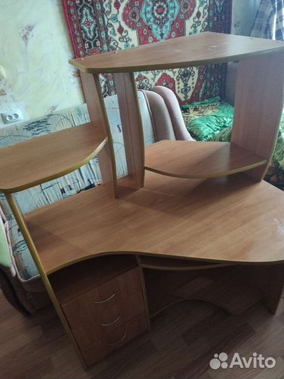 Компьютерный стол