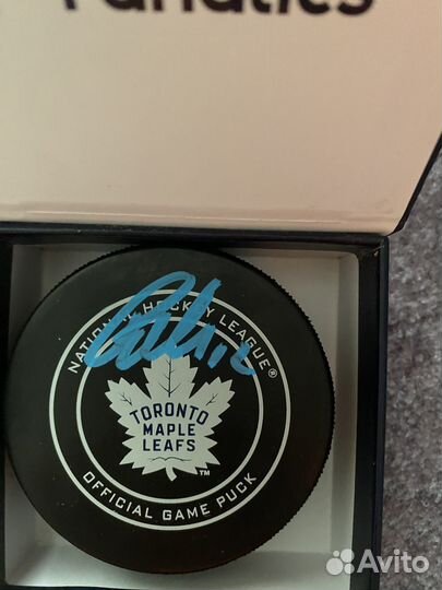 Официальные шайбы с автографами игроков нхл