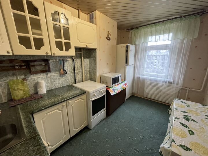 2-к. квартира, 52 м², 4/10 эт.