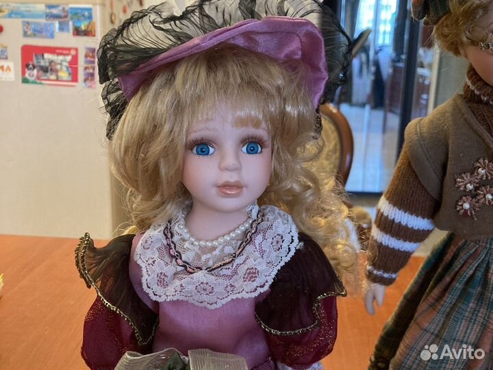 Кукла фарфоровая