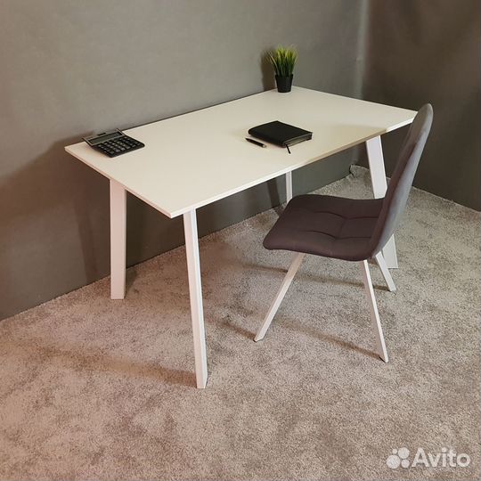 Письменный стол Ник 120*80 см. Белые ножки