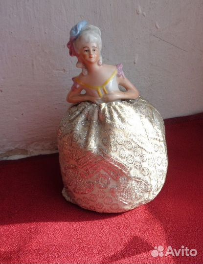 Игольница. статуэтка девушка. германия. фарфор ГДР