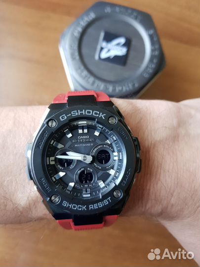 Casio G-Shock GST-W300G, состояние новых