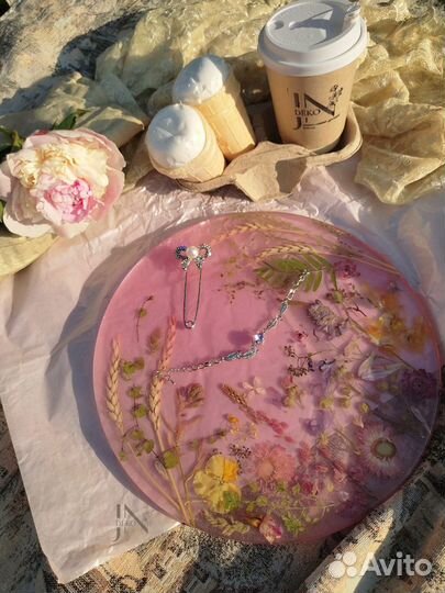 Поднос розовый из эпоксидной смолы