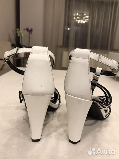 Босоножки Armani 38