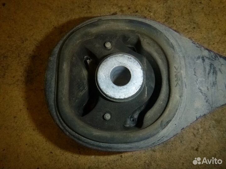 Опора двигателя задняя suzuki grand vitara 2015