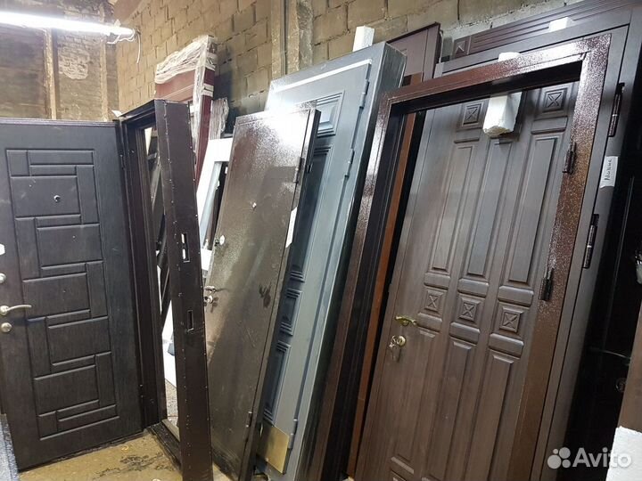 Дверь в квартиру с мдф плитой белой