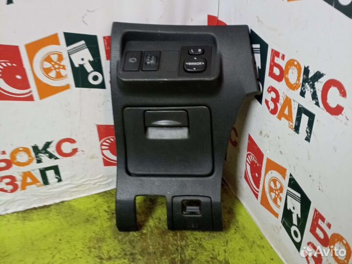 Левая накладка торпеды Toyota Corolla 150