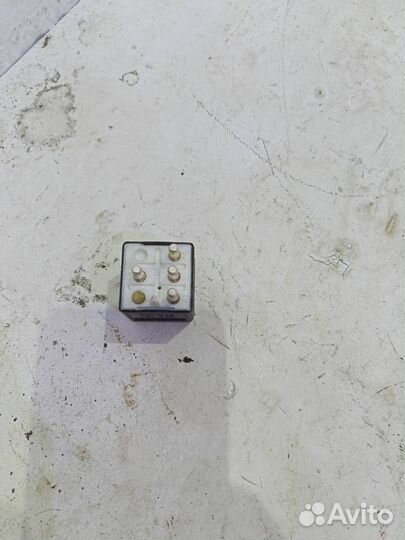 Реле Мерседес W124 E