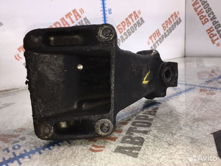 Мерседес Спринтер Кронштейн двигателя левый Лев