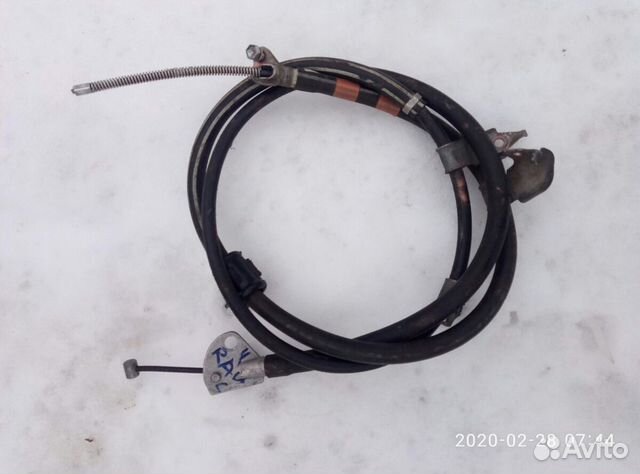 Трос ручника тойота рав 4 2011 года. Тросы ручника рав 4. 4642042141 фото. Троса ручника рав 4 2012 года. Система ручного тормоза рав 4.