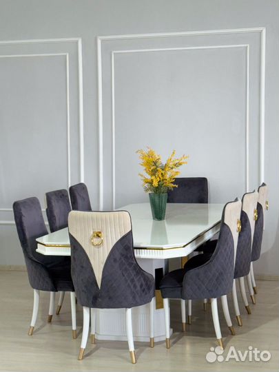 Стол и стулья