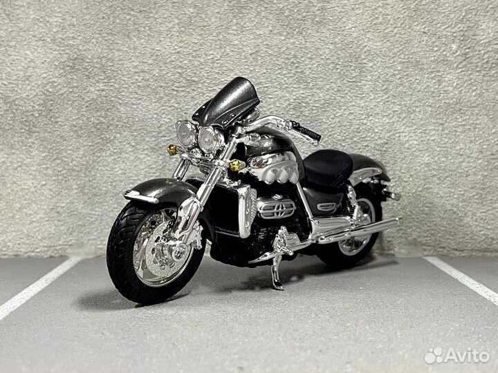 Коллекционная модель Triumph Rocket 3 1:18 Bburago