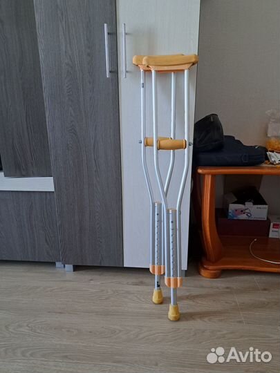 Продам детские костыли